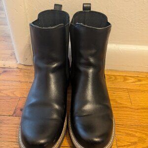 Universal threads boots